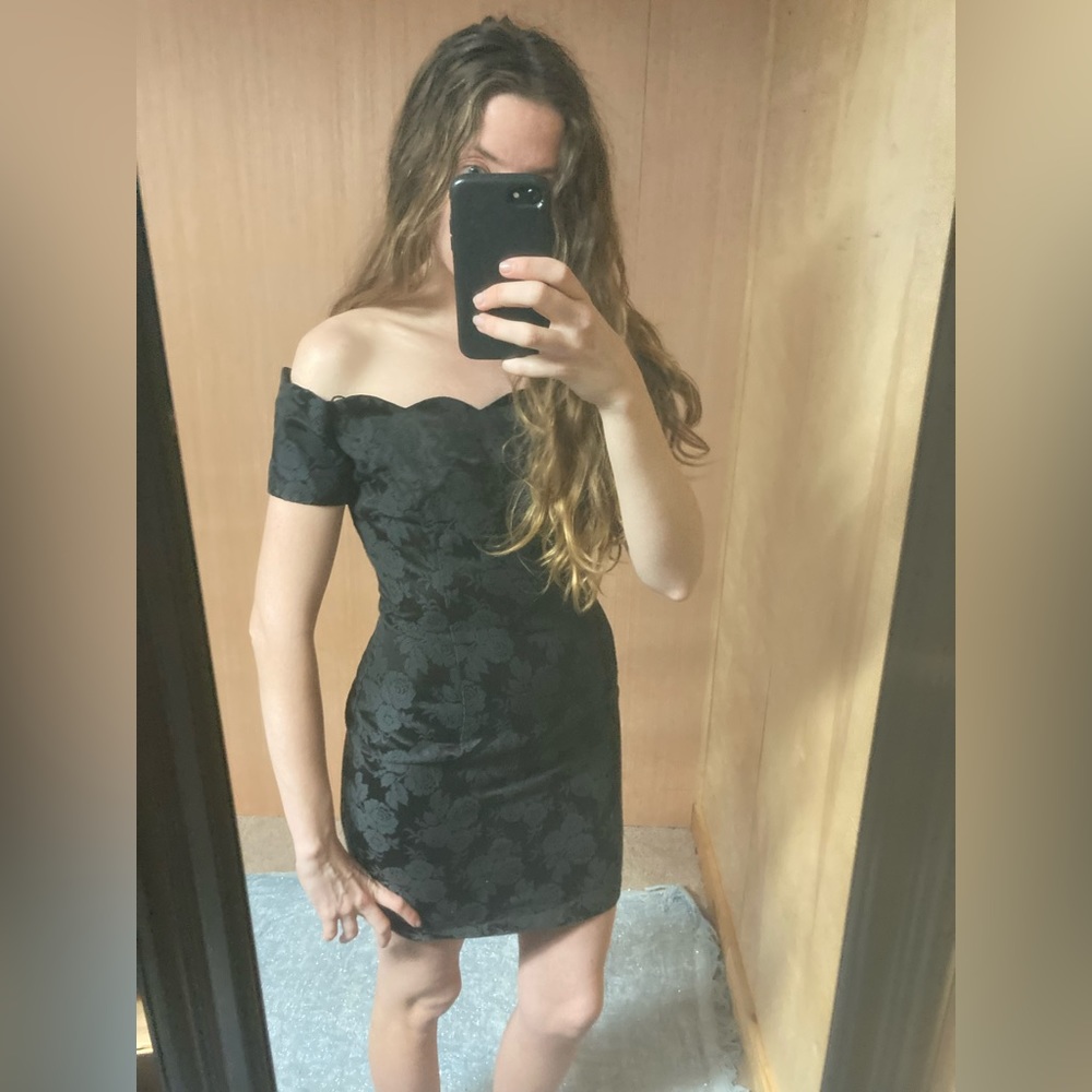 🇺🇸 Vintage Embroidered Off Shoulder Dress